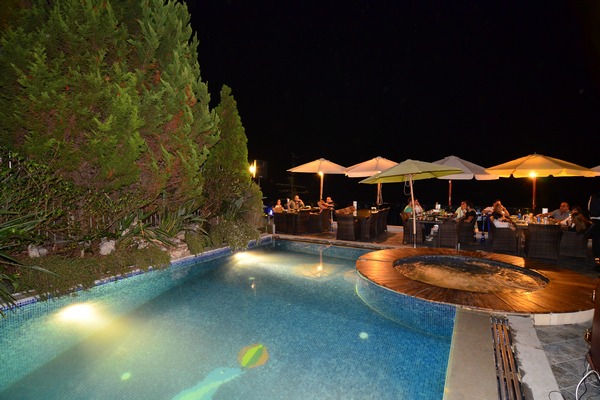 Dolphins Karaoke At Bay Lodge